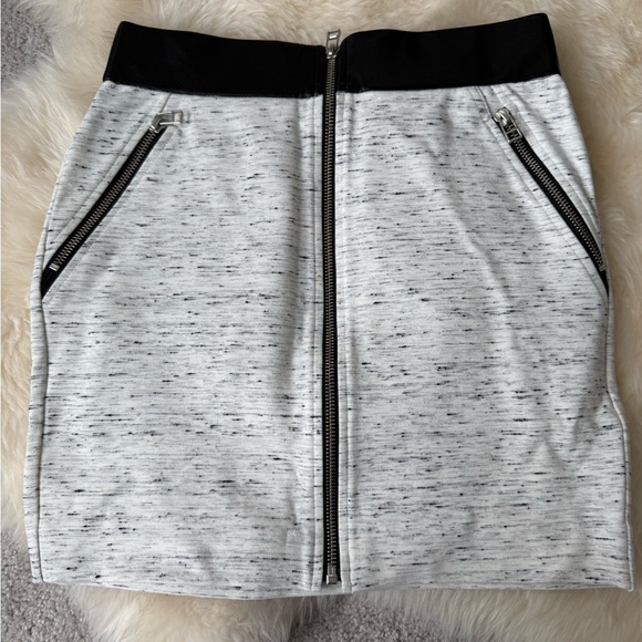 Aritzia Wilfred Free Skirt - Picture 1 of 3
